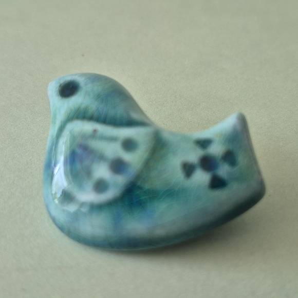 Ceramic Blue Bird Brooch - Picture 4 of 5